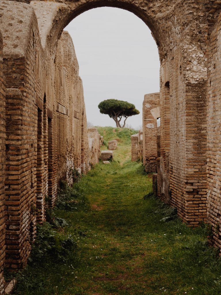 Photo d'anciens murs sur l'Appia Antica